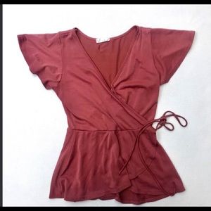 Women’s short sleeve top.